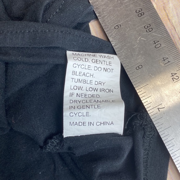 SHEIN Two-piece outfit: 1 pair of shorts and 1 crop top - Picture 12 of 13